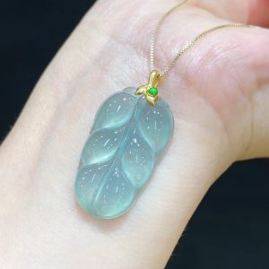 18K金镶嵌天然翡翠叶子吊坠 冰种绿叶玉坠 女士高档玉石项链｜礼物首选 象征平安与幸福